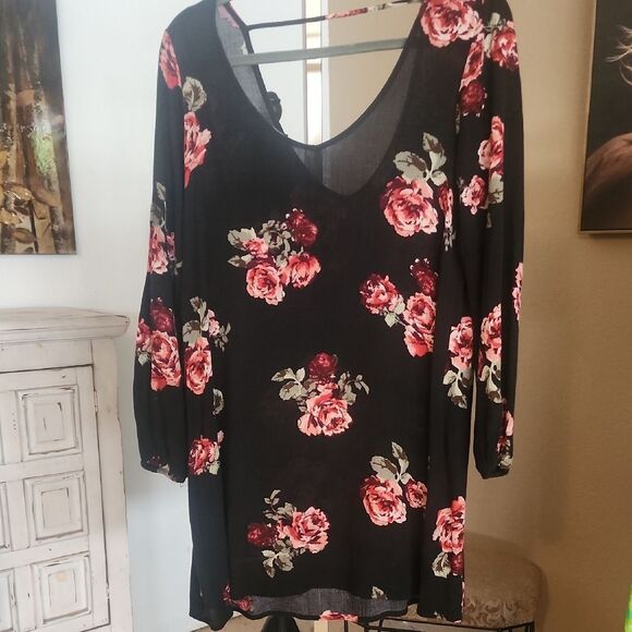 Full Tilt Pink Floral 3/4 Sleeve Tunic - Picture 2 of 2